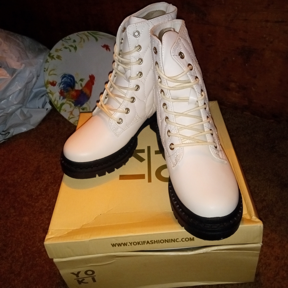 Yoki Women's White Lace-Up Boots